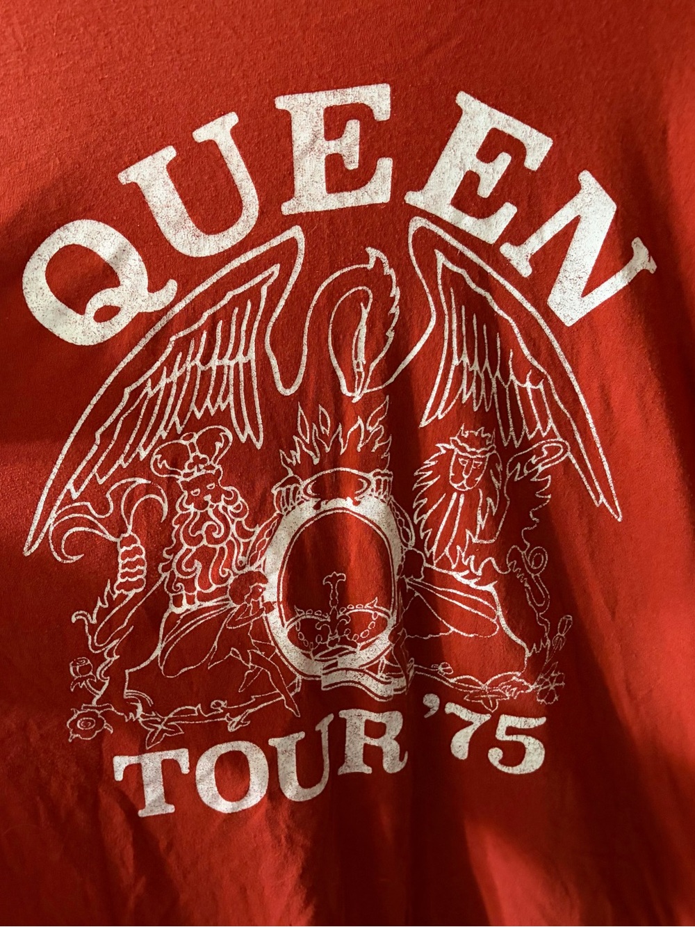 Queen Tour '75 Red Graphic Short-Sleeve Tee - Picture 3 of 3